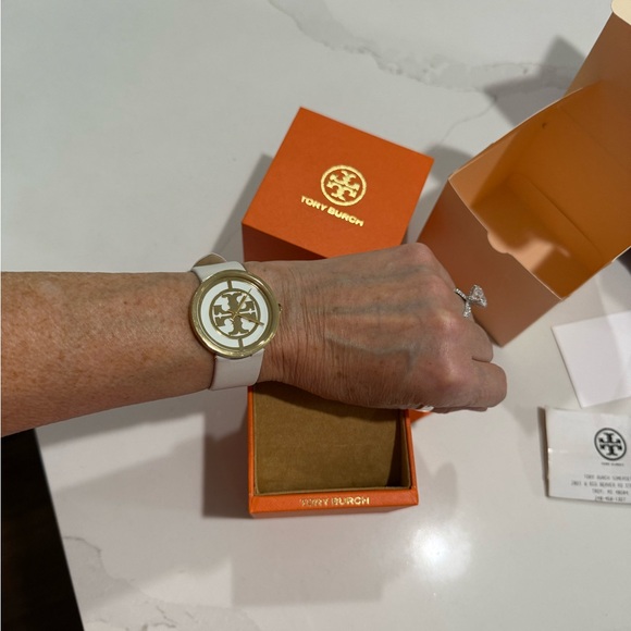 Tory Burch Watch - Picture 16 of 16